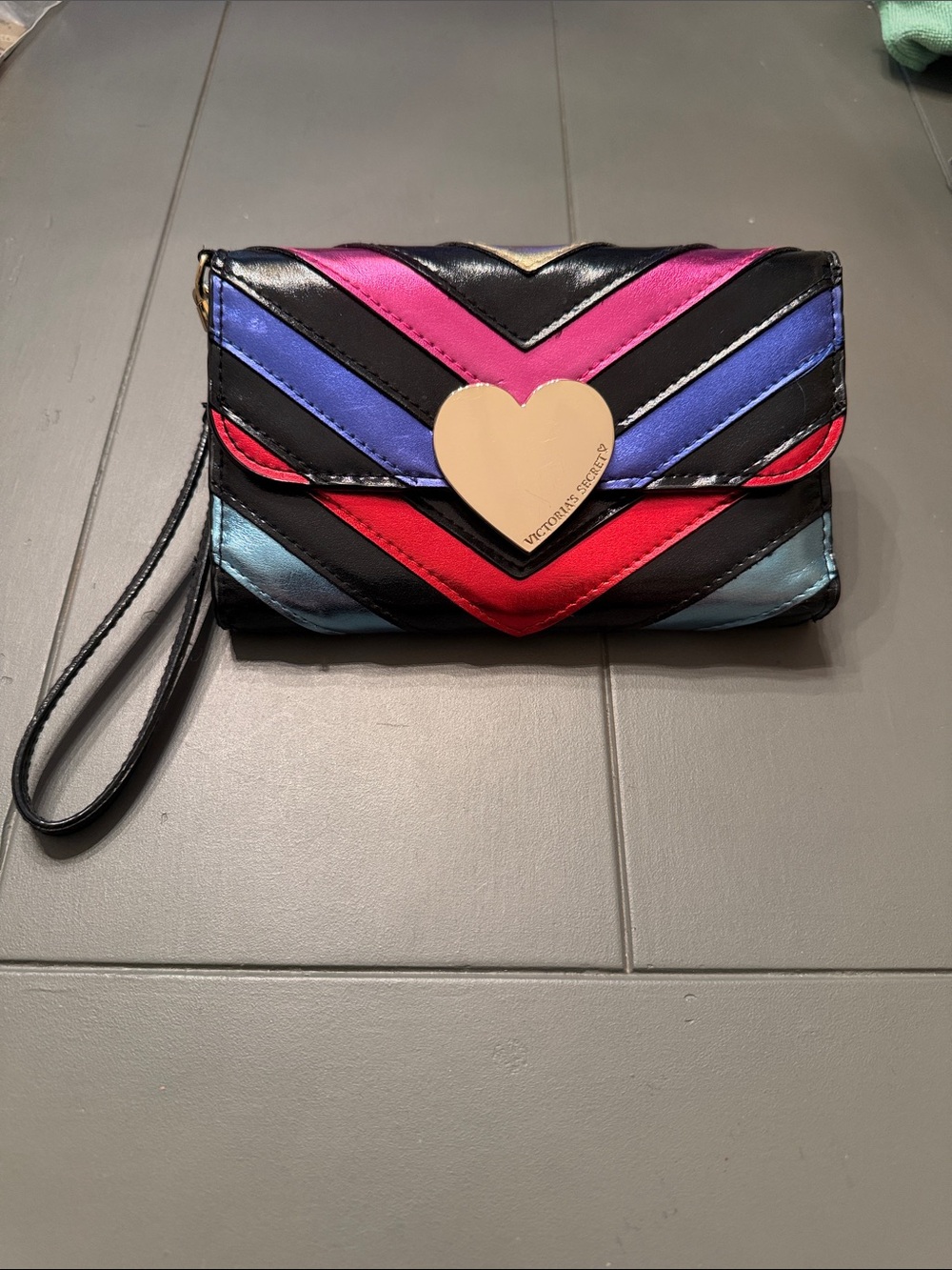victoria’s secret V quilt rainbow